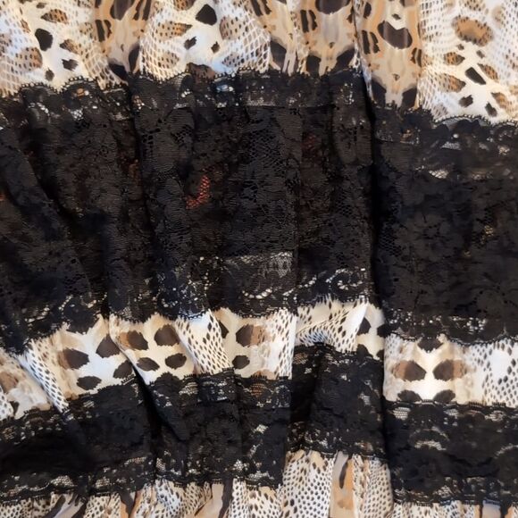Stunning Bebe NWOT flowy maxi tired dress with lace details animal print… - Picture 14 of 17